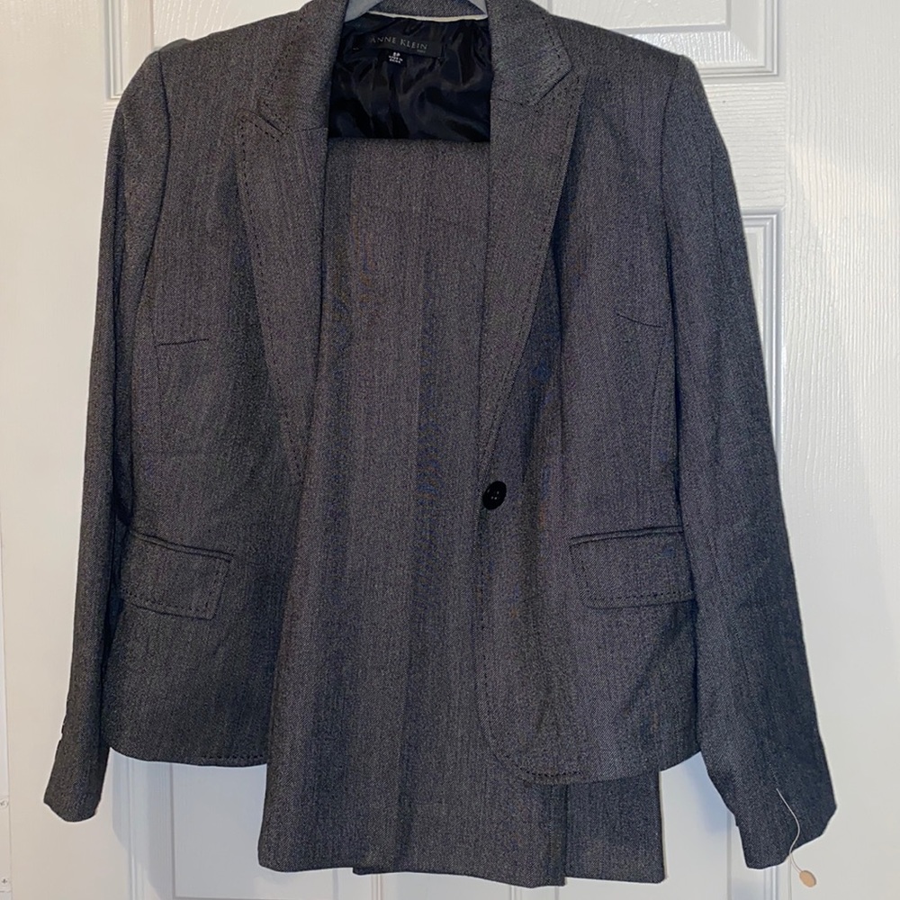 Women’s Anne Klein 2pc pant suit
